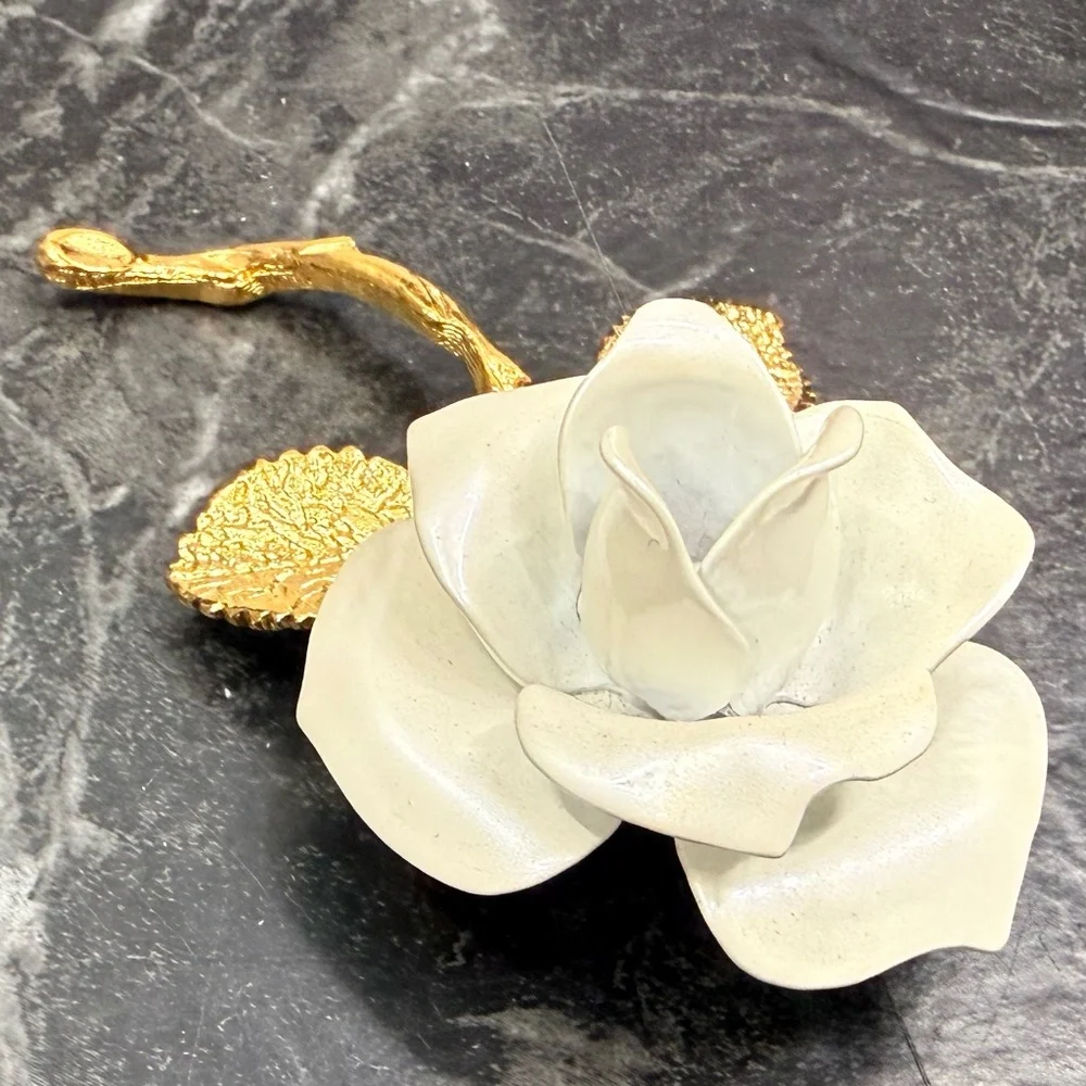 GIOVANNI White Rose with Gold Tone Leaves Brooch